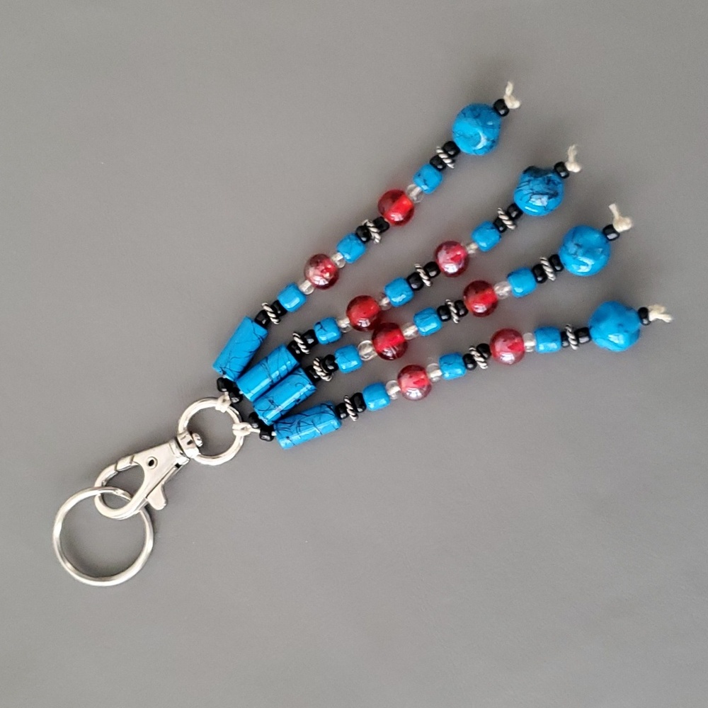 Beaded keychain with hook and keyring